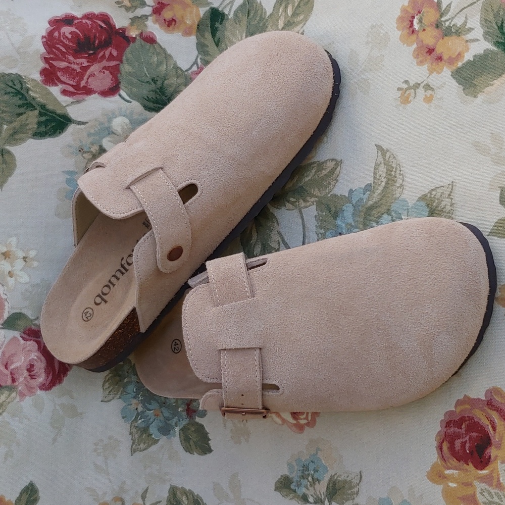 Qomfort Suede Tan Leather Clogs Slip-On Shoes Women's size US 10 Euro 42 NWOT